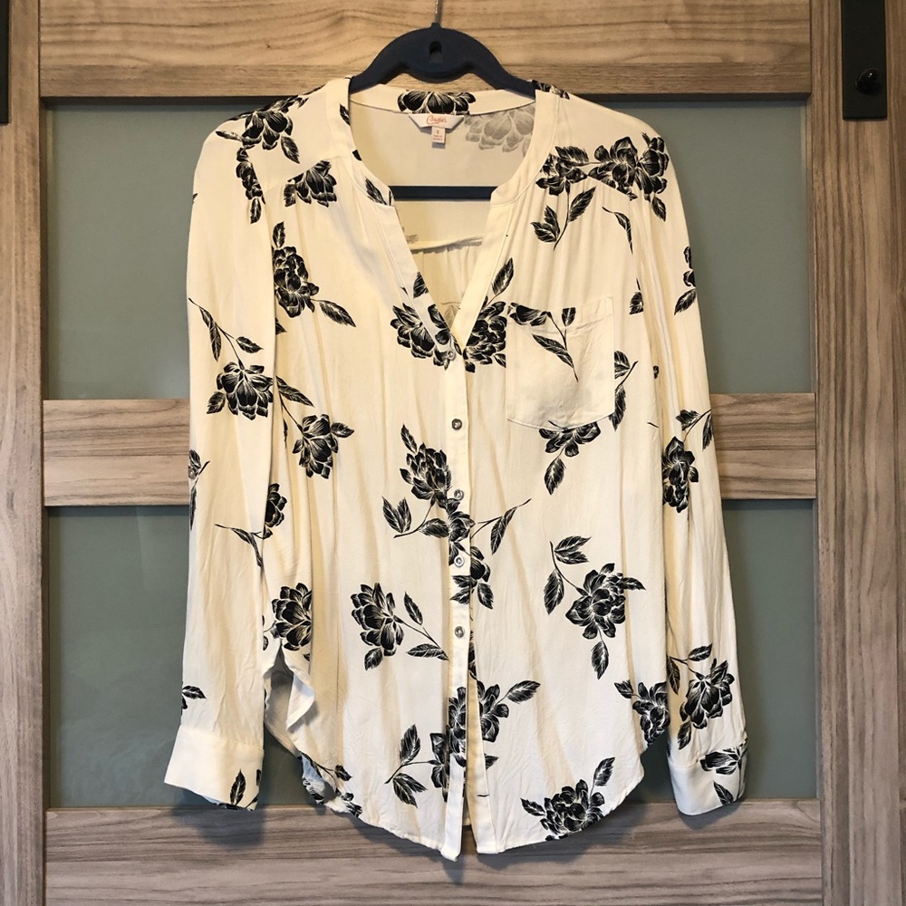 Candie’s floral button down top